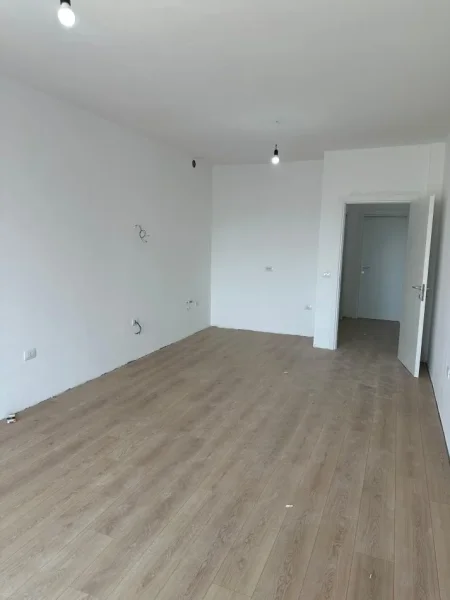 Shitet Apartament 1+1 prane Rruges se Elbasanit, Tiranë