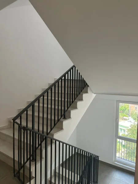 Shitet Apartament 1+1 prane Rruges se Elbasanit, Tiranë