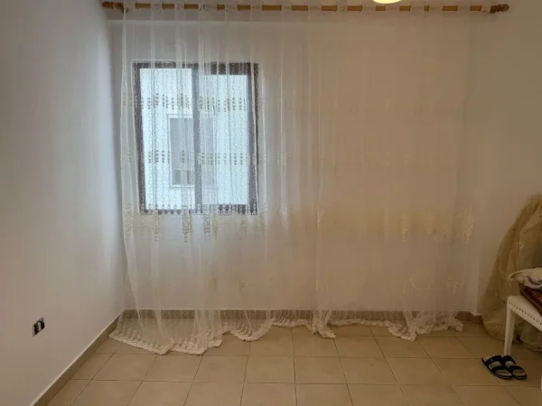 Tirane, shes apartament 2+1+Ballkon Kati 4, 96 m² 129.000 € (market Ana)