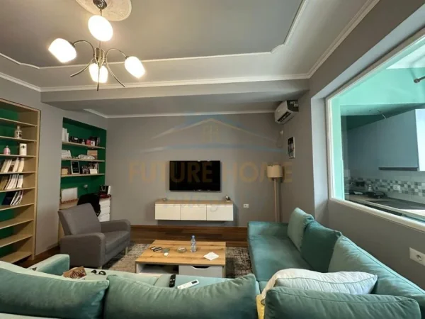 Tirane, shitet Vile 4+1+Ballkon Kati 2, 150 m² 500.000 € 