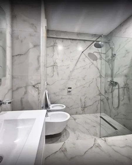 Tirane, jepet me qera apartament 2+1+Ballkon Kati 1, 105 m² 600 €