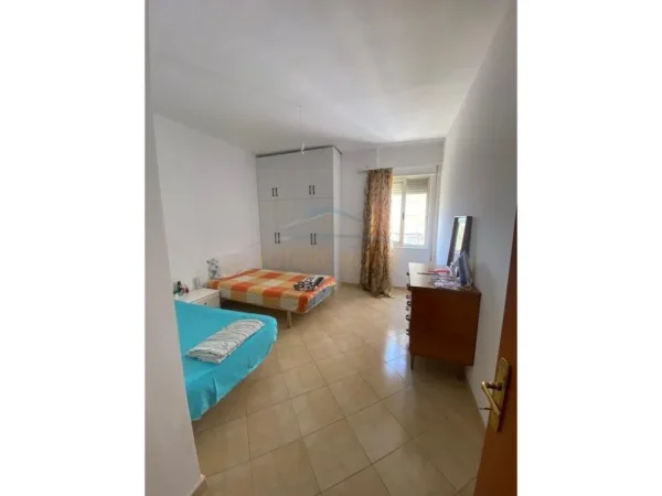 Durres, jepet me qera apartament 2+1 Kati 3, 100 m² 400 € (PLAZH ILIRIA)