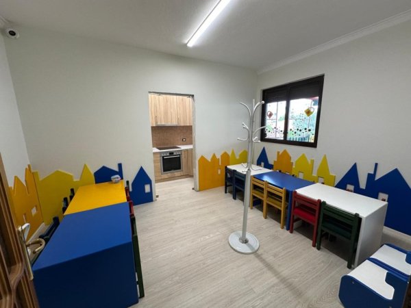 Tirane, jepet me qera ambjent biznesi Kati 2, 100 m² 1.200 € 