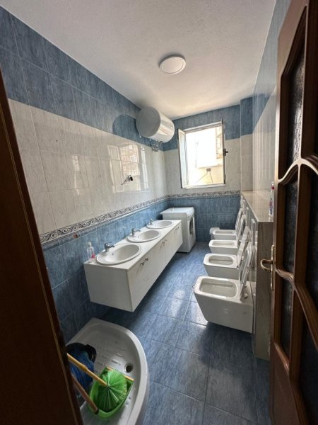Tirane, jepet me qera ambjent biznesi Kati 2, 100 m² 1.200 € 