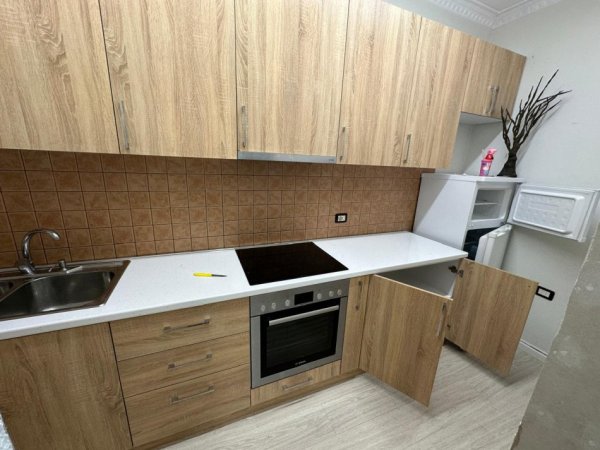 Tirane, jepet me qera ambjent biznesi Kati 2, 100 m² 1.200 € 