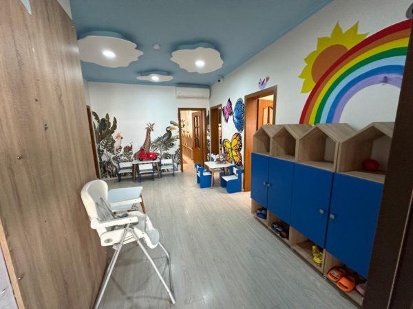 Tirane, jepet me qera ambjent biznesi Kati 2, 100 m² 1.200 € 