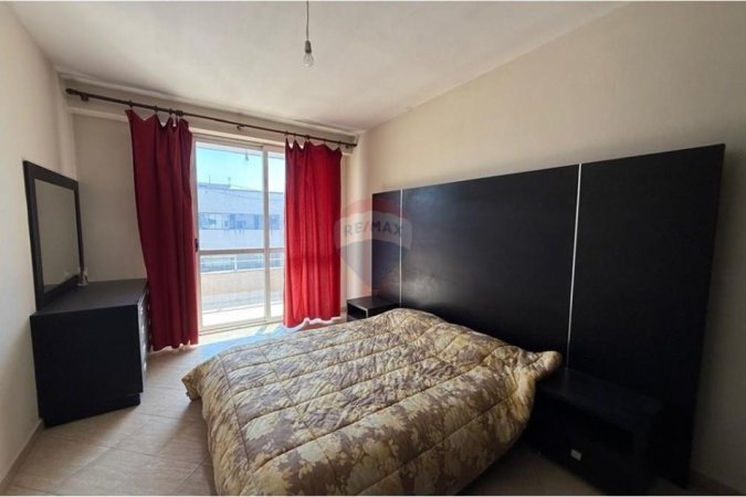 Tirane, jepet me qera apartament 2+1+Ballkon Kati 8, 105 m² 450 € 