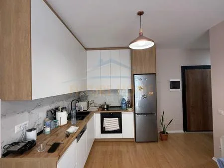 Tirane, shitet apartament 2+1+Ballkon Kati 8, 85 m² 118.000 € (QTU, Univers City)