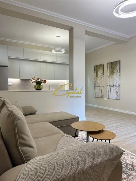 Tirane, jepet me qera apartament 1+1 Kati 1, 80 m² 550 € (OXHAKU)