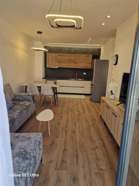 Tirane, jepet me qera apartament 1+1+Ballkon Kati 6, 70 m² 450 € (ASTIR)