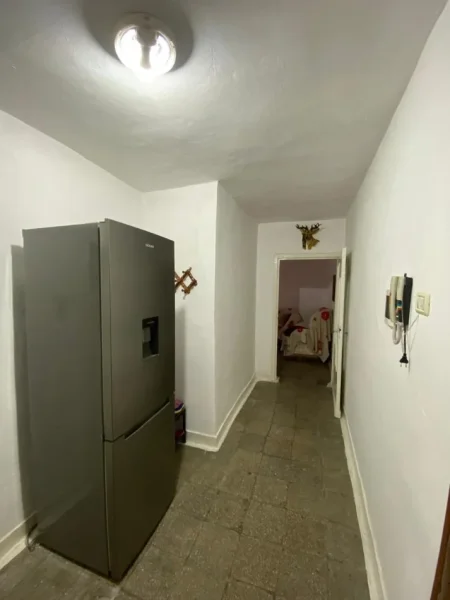 Tirane, jap me qera apartament 1+1+Ballkon Kati 3, 50 m² 400 € (spiro cipi)