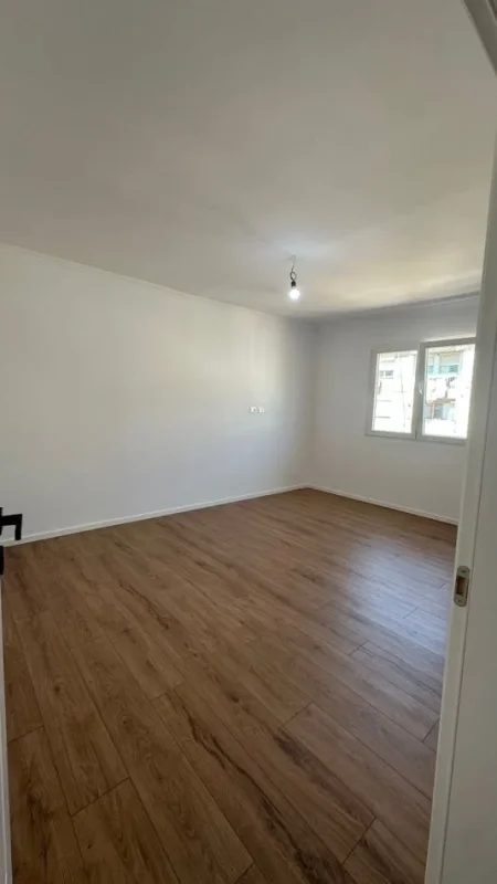 Tirane, shes apartament 2+1+Ballkon Kati 4, 73 m² 129.000 € (afer Pediatrise se femijeve)