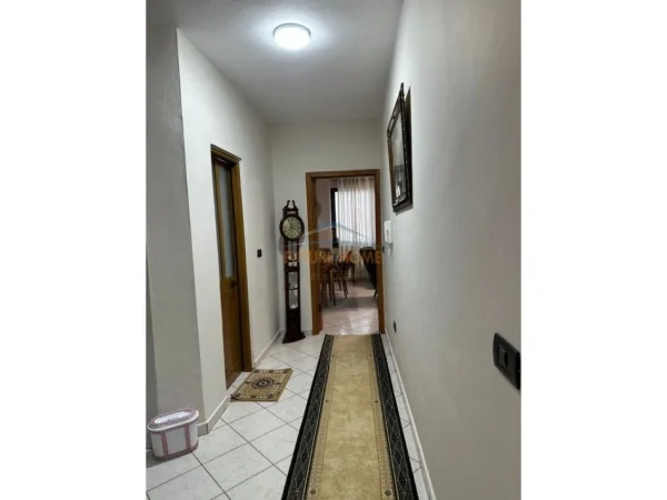 Tirane, shitet apartament 2+1+Ballkon Kati 8, 104 m² 200.000 € (Bulevardi Zhan Dark)