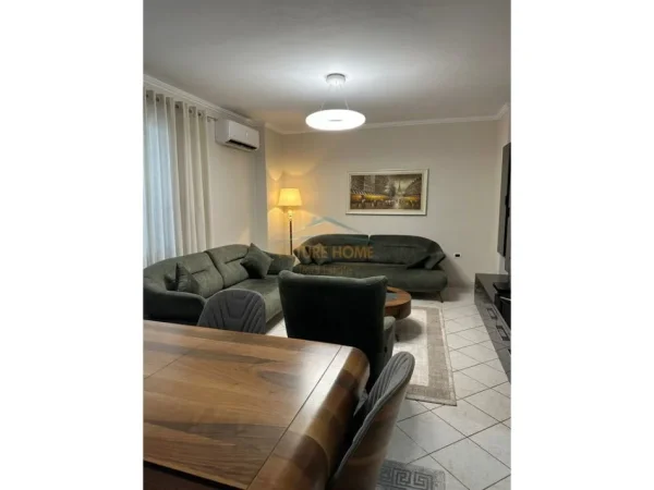 Tirane, shitet apartament 2+1+Ballkon Kati 8, 104 m² 200.000 € (Bulevardi Zhan Dark)