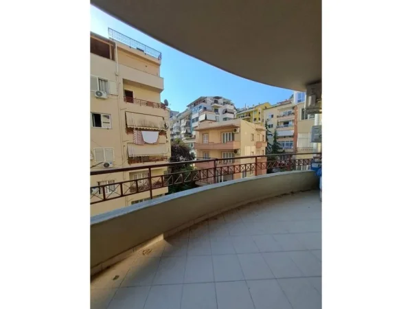 Tirane, jepet me qera apartament 2+1 Kati 4, 84 m² 580 € 