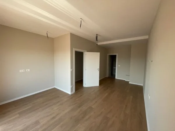 Tirane, jepet me qera zyre Kati 18, 160 m² 2.000 € 