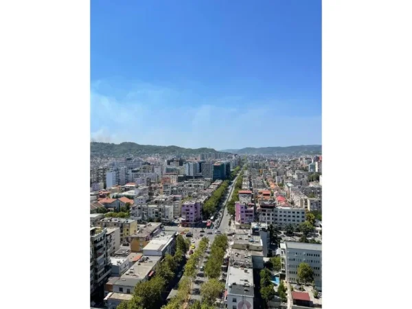 Tirane, jepet me qera zyre Kati 18, 160 m² 2.000 € 