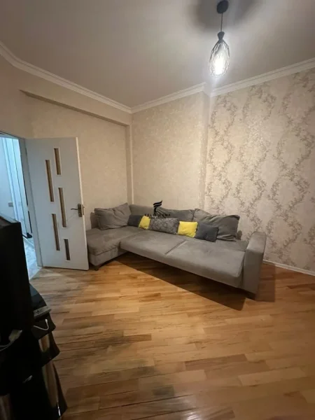 Tirane, jepet me qera apartament 2+1 Kati 2, 91 m² 1.000 € (PRANE BLLOKUT TE AMBASADAVE)