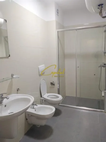 Tirane, jepet me qera apartament 2+1 Kati 2, 93 m² 600 € (21 DHJETORI)