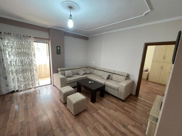 Tirane, jepet me qera apartament 2+1 Kati 2, 100 m² 600 € (Don Bosko)