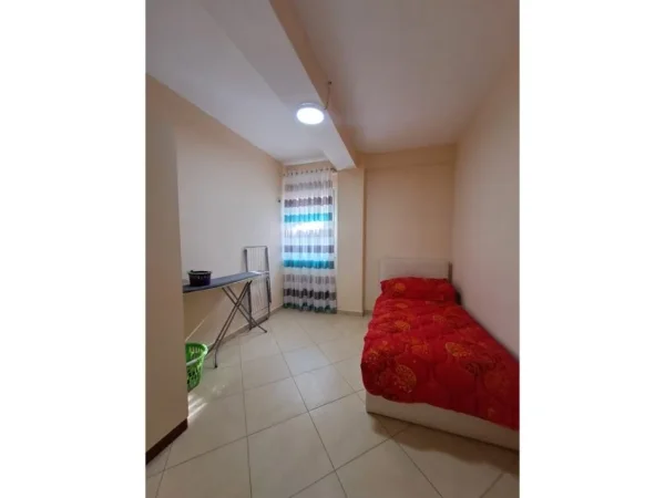Tirane, jepet me qera apartament 2+1+Ballkon Kati 4, 84 m² 580 € 