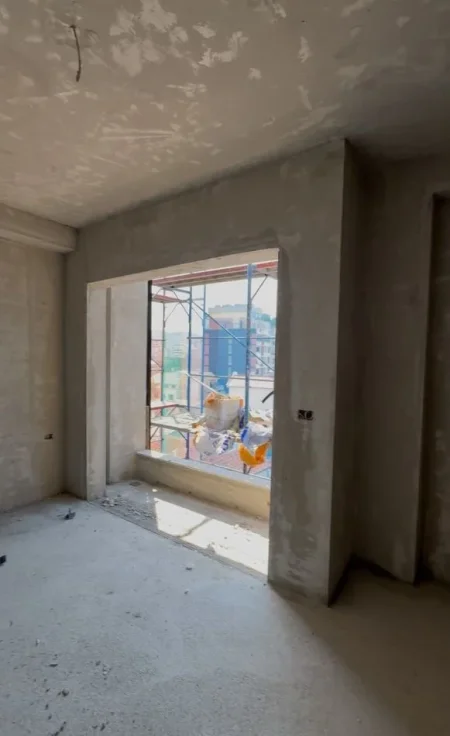 Shitet Apartament 1+1 prane Rruges se Elbasanit, Tiranë