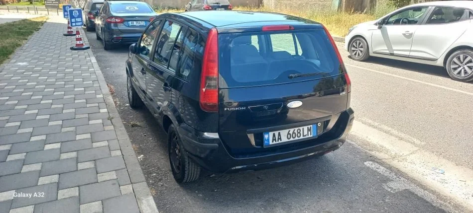 Tirane, shitet makine FORD FUSION Nafte, e zeze manuale Kondicioner 2.700 €