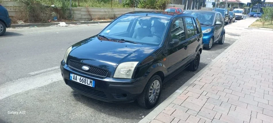 Tirane, shitet makine FORD FUSION Nafte, e zeze manuale Kondicioner 2.700 €
