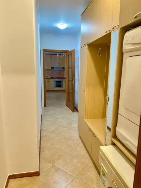 Tirane, jepet me qera apartament 2+1 Kati 8, 78 m² 750 € (Qender, Tirane)
