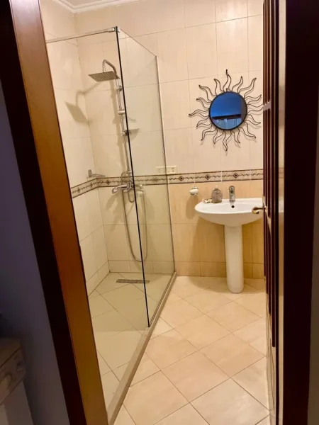 Tirane, jepet me qera apartament 2+1 Kati 8, 78 m² 750 € (Qender, Tirane)