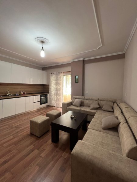 Tirane, jepet me qera apartament 2+1+Ballkon Kati 2, 115 m² 600 € (Don Bosko)