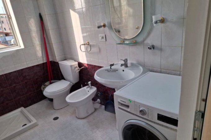 Tirane, jepet me qera apartament 1+1 Kati 3, 65 m² 550 € (ISH STACIONI TRENIT)