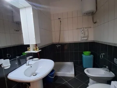 Tirane, jap me qera apartament 2+1+Ballkon Kati 4, 84 m² 580 € (Kodra e Diellit)
