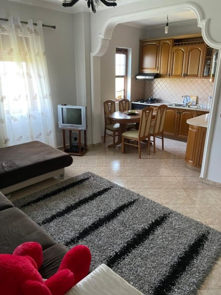 Tirane, jepet me qera apartament 3+1 Kati 3, 94 m² 400 € (Laprake)