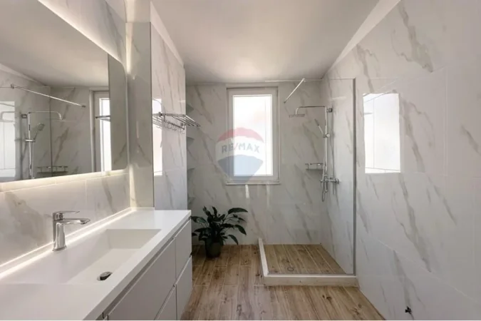 Tirane, shitet apartament 3+1+Ballkon , 197 m² 440.000 € 