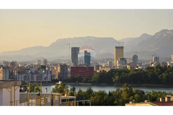 Tirane, shitet apartament 3+1+Ballkon , 197 m² 440.000 € 