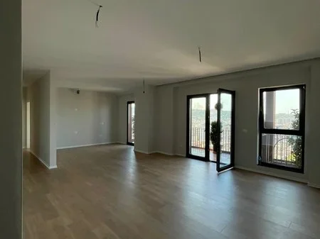 Tirane, jepet me qera zyre Kati 17, 160 m² 2.000 € (Rruga e Kavajes)