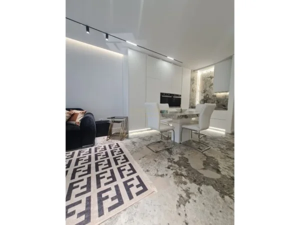 Tirane, jepet me qera apartament 1+1 Kati 4, 100 m² 1.200 € (Liqeni i Thate)