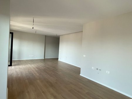 Tirane, jepet me qera zyre Kati 17, 160 m² 2.000 € (Rruga e Kavajes)
