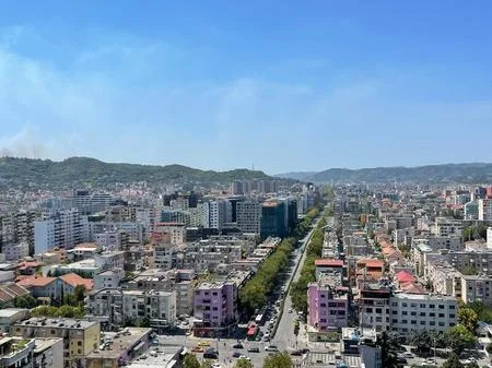 Tirane, jepet me qera zyre Kati 17, 160 m² 2.000 € (Rruga e Kavajes)
