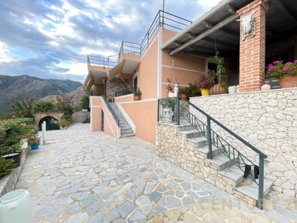 Borsh, shitet Vile 1 Katshe Kati 1, 343 m² 400.000 € (Borsh-Sarande)