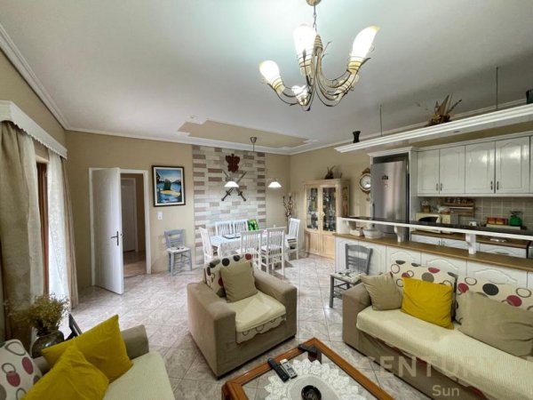 Borsh, shitet Vile 1 Katshe Kati 1, 343 m² 400.000 € (Borsh-Sarande)