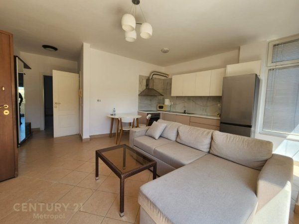 Tirane, jepet me qera apartament 1+1 Kati 5, 80 m² 400 € (Fresku)