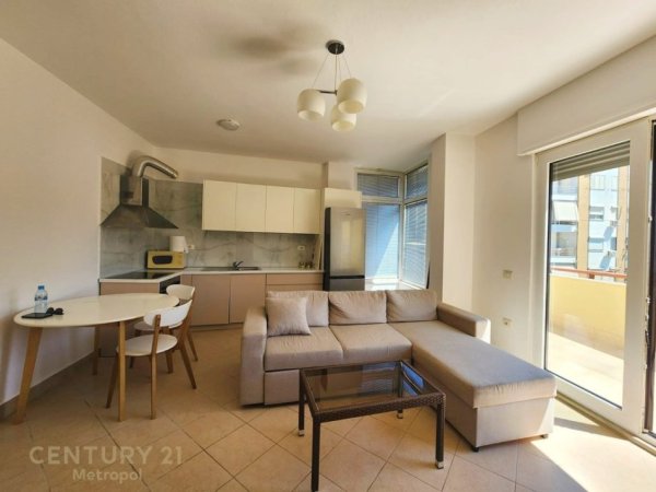 Tirane, jepet me qera apartament 1+1 Kati 5, 80 m² 400 € (Fresku)