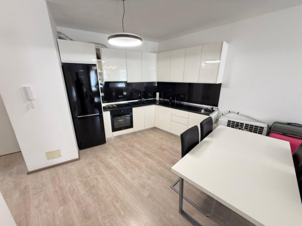 Tirane, jepet me qera apartament 1+1 Kati 8, 550 €