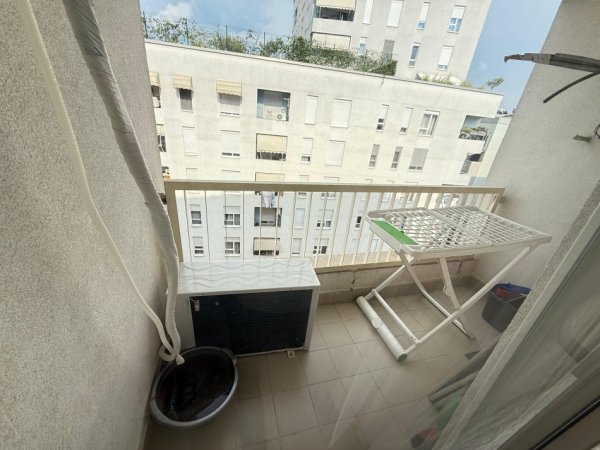 Tirane, jepet me qera apartament 1+1 Kati 8, 550 €