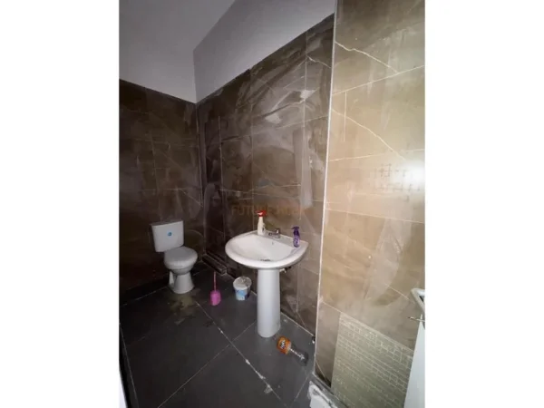 Tirane, shitet ambjent biznesi Kati 0, 19 m² 60.000 € (Selvia)