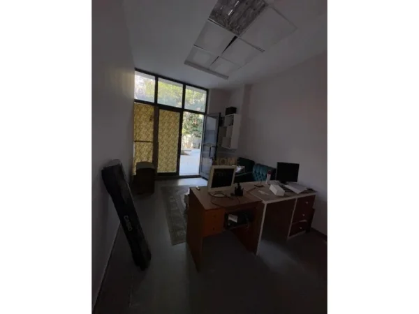 Tirane, shitet ambjent biznesi Kati 0, 19 m² 60.000 € (Selvia)