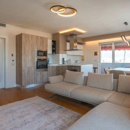 Tirane, shitet apartament 3+1+Ballkon Kati 9, 140 m² 360.000 € (21 Dhjetori)