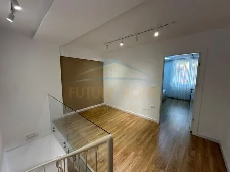 Tirane, jepet me qera apartament duplex 2+1+Ballkon Kati 3, 110 m² 1.500 € 